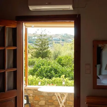 Soula Rooms Kini Exterior photo